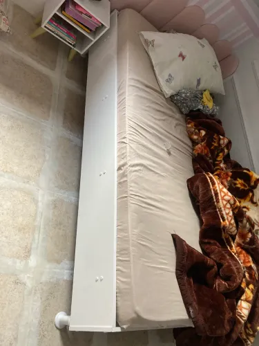Cama solteiro  sem colchão 
