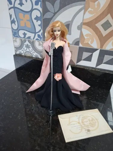 Boneca barbie collector Silkstone