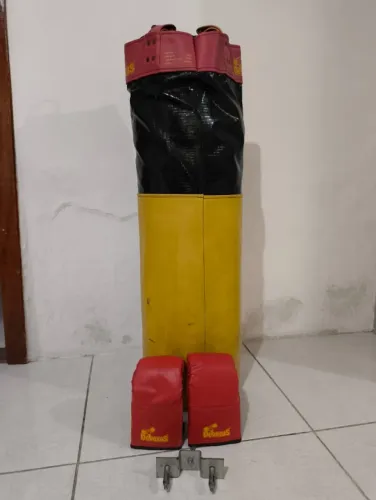 Saco de Pancada Deveras 110cm + LUVAS Deveras e suporte de teto