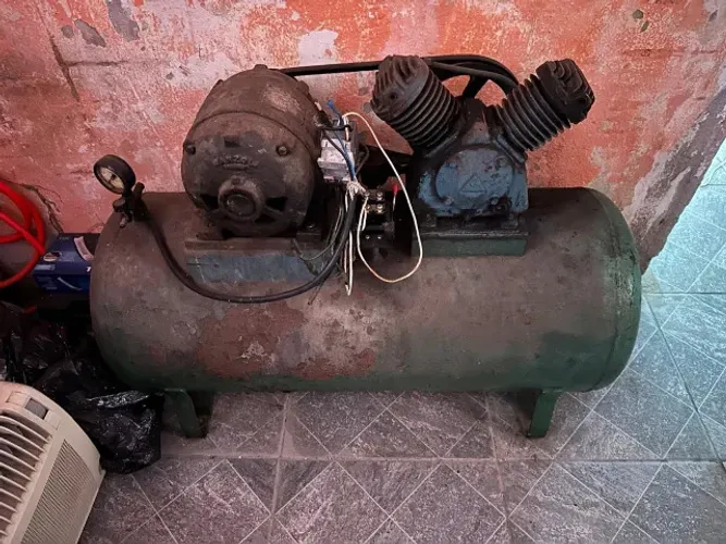 Compressor De Ar 200 Litros Industrial Schulz V-Twin 2HP Motor Trifásico R$949,90