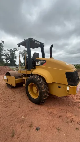 Rolo Compactador CAT CS423E emplacado