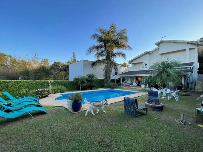 Casa de condomínio para venda tem 496 metros quadrados com 3 quartos