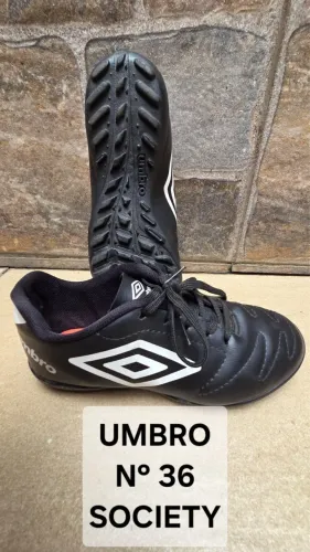 chuteira umbro n° 36 pouco uso