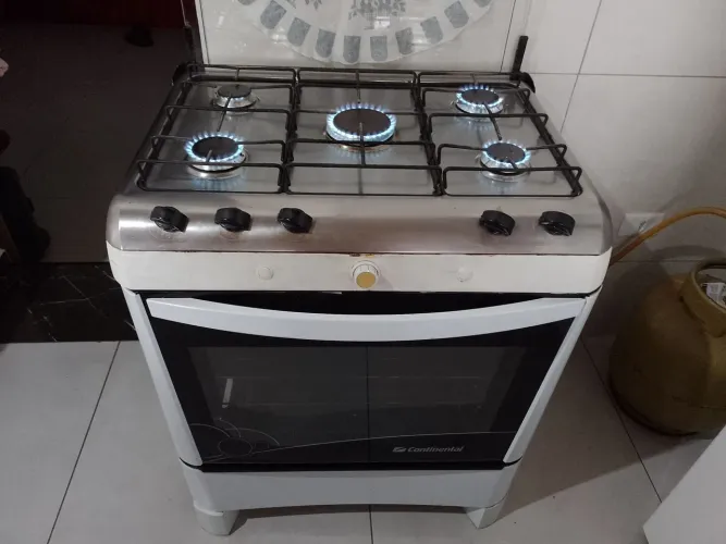 Vendo fogão em bom estado de conservação.