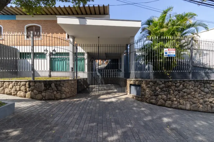 Casa para venda em Alto de Pinheiros com 3 quartos, sendo 1 suíte, 162m²