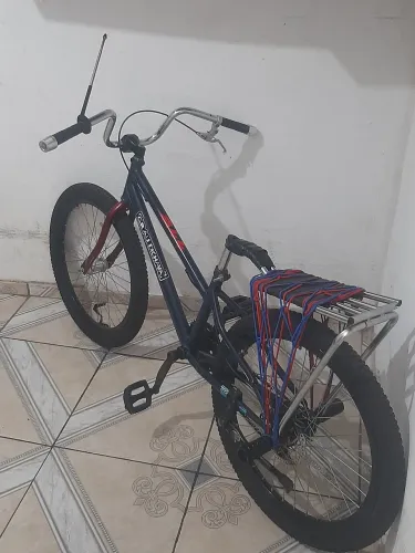 A Bicicleta tá sem a antena as duas redinha e os pezinhos e os apoios