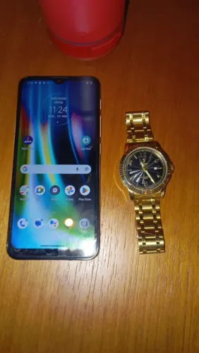 Relógio e celular 