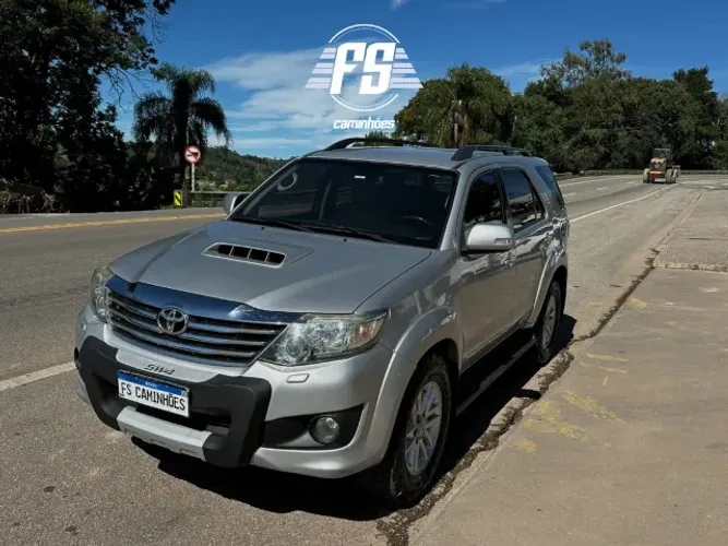 Toyota Hilux SW4 SRV D4-d 4X4 3.0 TDI Dies. AUT 2014