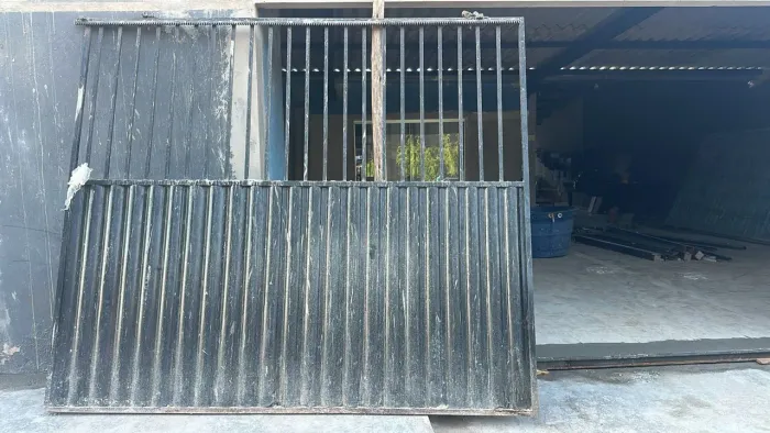 Vende-se portao
