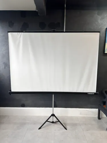 Tela de projeção retrátil