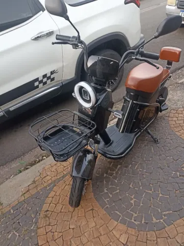 Moto muito conservada da minha filha.