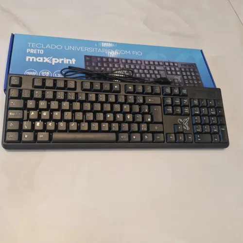 Teclado universitário novíssimo!!(acompanha caixa)