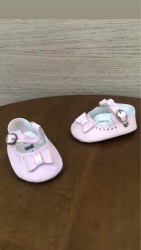 Sapato de bebê 02 a 04 meses