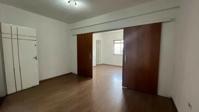Locação: Sala de 40m² com 2 ambientes no Jd. da Pedreira. Ótima localização na Zona Sul!