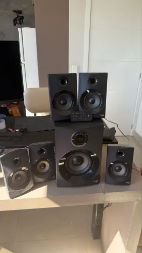 Logitech Z606 Home Theater 5.1 - Ideal para Filmes e Games