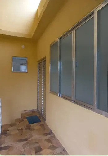 Casa em Padre Miguel. Local seguro e fácil acesso. Caução de 2 meses.