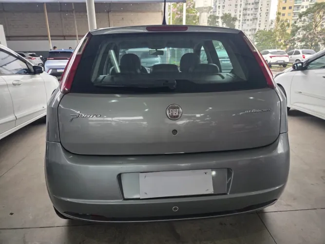 Fiat Punto Attractive 1.4 Fire Flex 8V 5P 2011