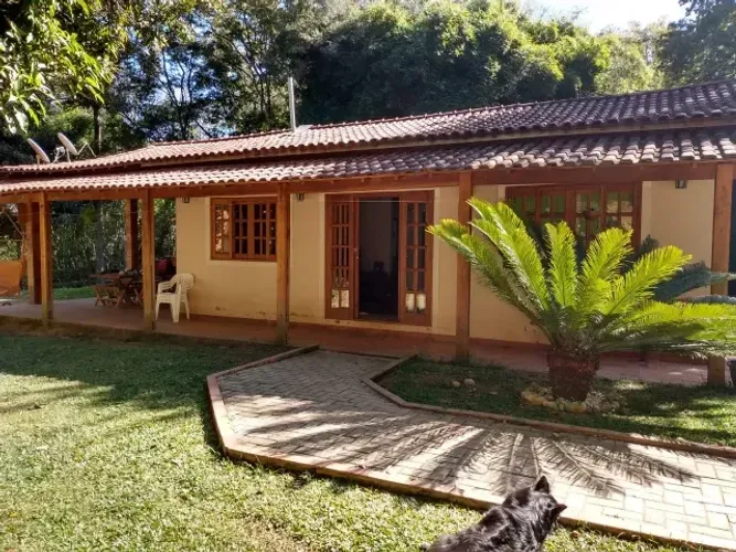Linda Chácara de 1000m2 com excelente localização! Pronta pra morar! Delfim Moreira - MG
