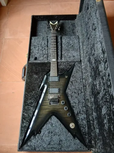 Guitarra Dean Custom Run Razorback 58/100
