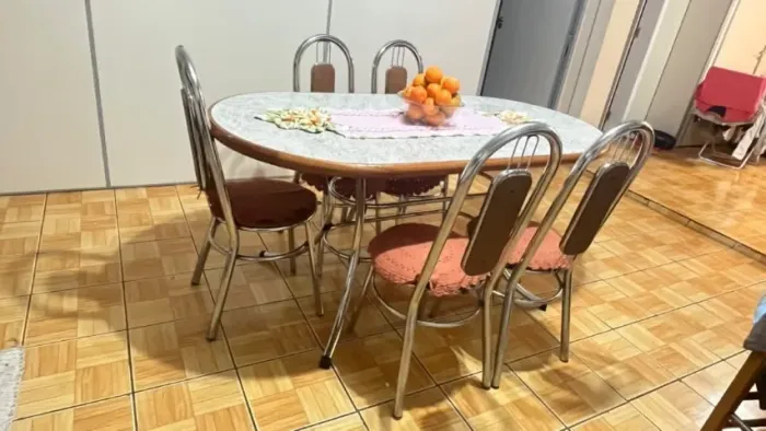 Mesa de jantar com 6 cadeiras