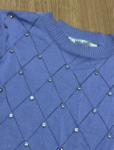 Blusa Tricô Lilás com Pedrarias