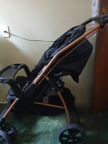 Vendo un carrinho de bebê 