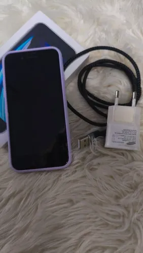 iPhone SE segunda geração ótimo estado.