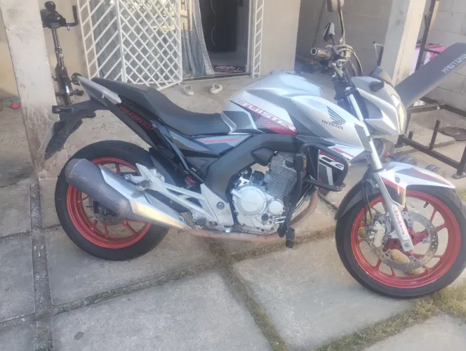Moto Twister 2021