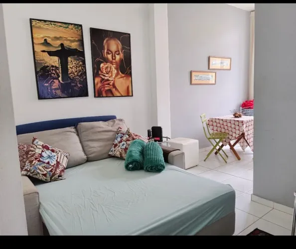 Sofá 2 lugares cama de casal.
