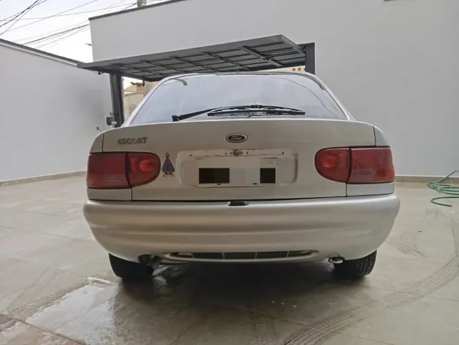 Ford Escort GL 1.8i 16V 4P 2000