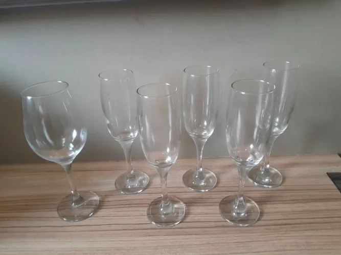 05 Taças de Cristal de Champagne e 1 de Vinho (R$ 100)