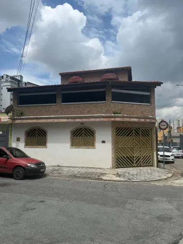 Casa de Esquina à Venda - Vila Augusta | Excelente para Moradia ou Comércio