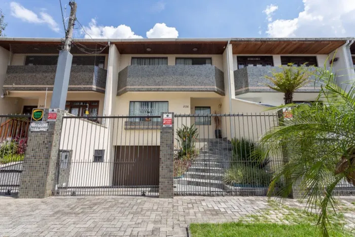 Sobrado com 3 quartos à venda por R$ 1300000.00, 244.00 m2 - CAPAO DA IMBUIA - CURITIBA/PR
