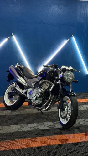 Hornet carburada 600c
