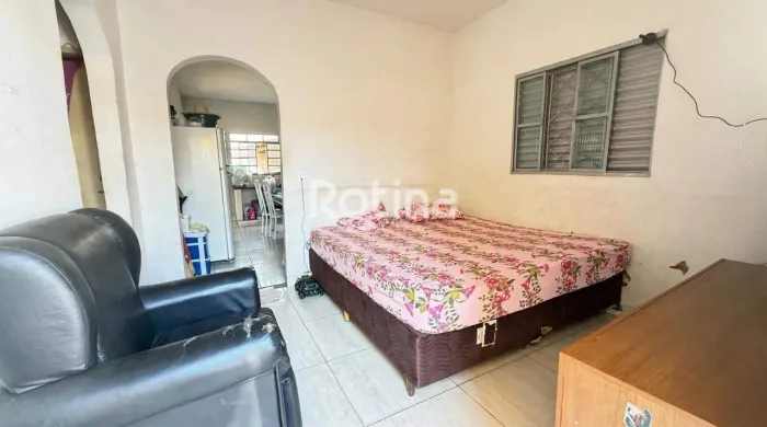 Casa residencial à venda no Bairro Laranjeiras, em Uberlândia 2 quartos e 3 vagas