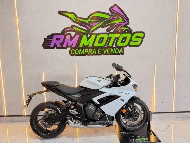Triumph Daytona 660 2025
