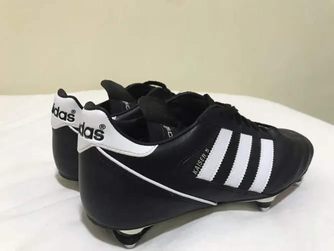 Chuteira da adidas importada(Kaiser 5)