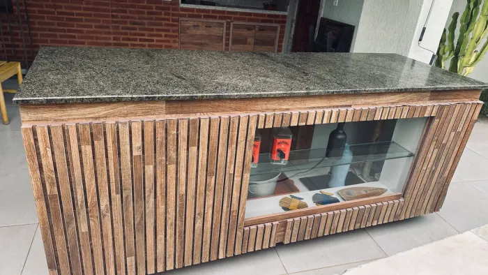 Balcão ilha com granito para cozinha ou área gourmet 