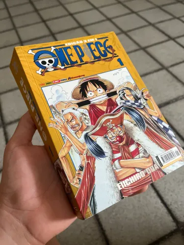 Mangá one piece edição 3 em 1 volumes 1;2 e 3 c/ marca página em excelente estado 