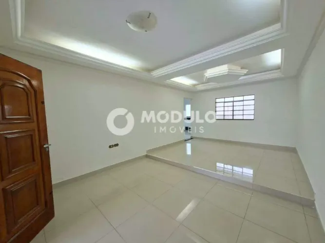 Casa residencial disponível para locação no bairro Santa Monica!