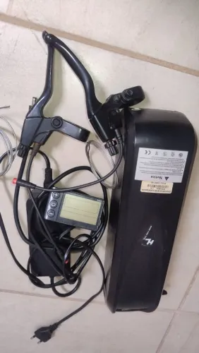 Display, bateria, carregador, manete e motor com aro da bicicleta elétrica Santiago aro 29