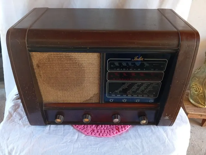 Rádio antigo valvulado