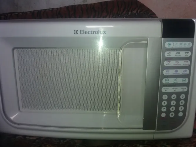 Microondas da Electrolux de 31 L.em otimo estado.