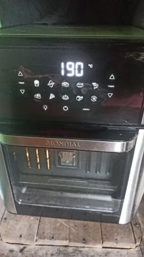 Vende-se uma Airfryer, seme nova , sem nem um defeito.