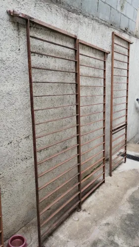 Grade de Ferro Maciço (2 Peças) 65cmX1,70m