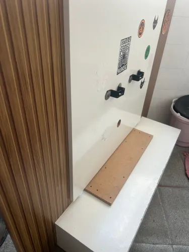 Rack de parede semi novo 