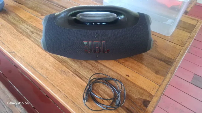 Caixa de som jbl bombox 4