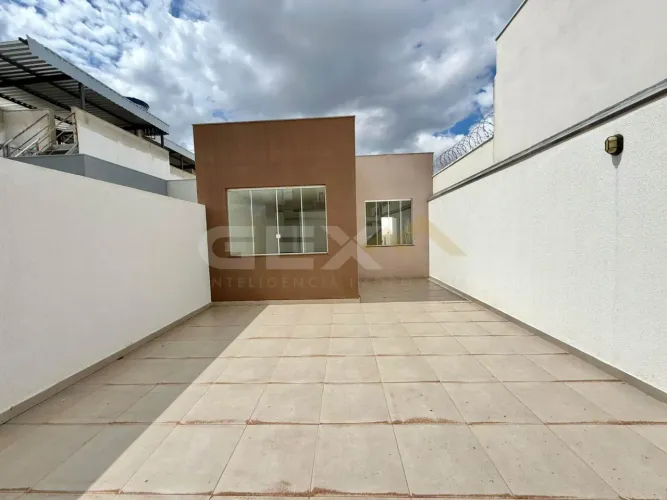 Casa à venda no bairro São Roque, 3 quartos, 1 suíte e 3 vagas.