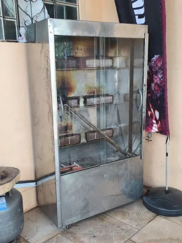 Maquina assar frango