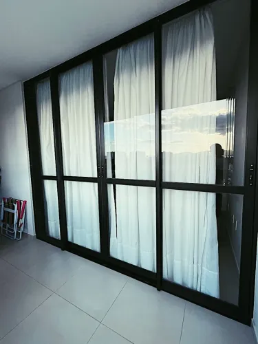 PORTA COMPLETA DE ALUMÍNIO COM VIDRO